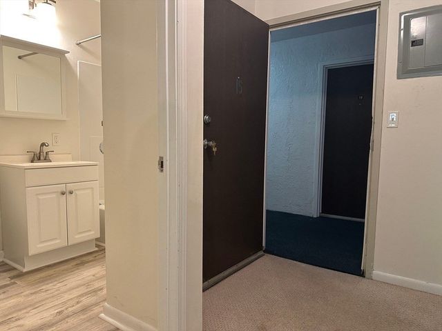 302 Boston Post Rd E B15, Marlborough, MA 01752