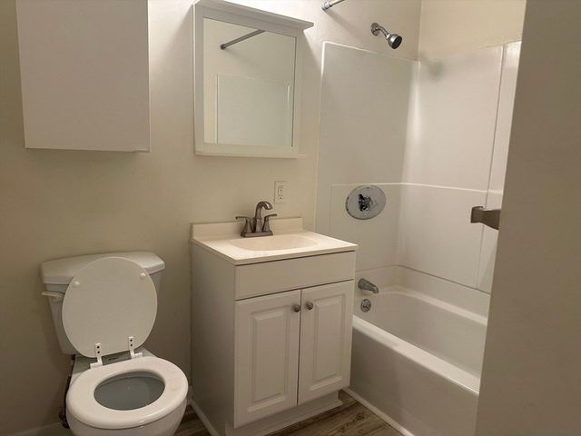 302 Boston Post Rd E B15, Marlborough, MA 01752