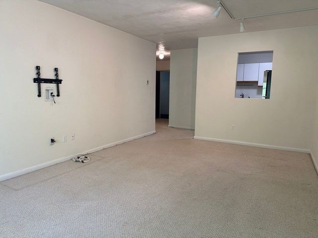 302 Boston Post Rd E B15, Marlborough, MA 01752