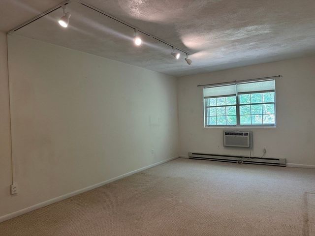 302 Boston Post Rd E B15, Marlborough, MA 01752
