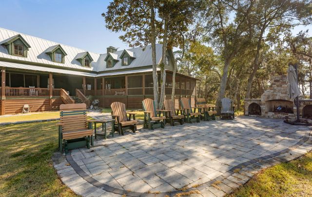 10 Beachview Lane, Edisto Island, SC 29438