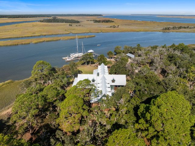 10 Beachview Lane, Edisto Island, SC 29438