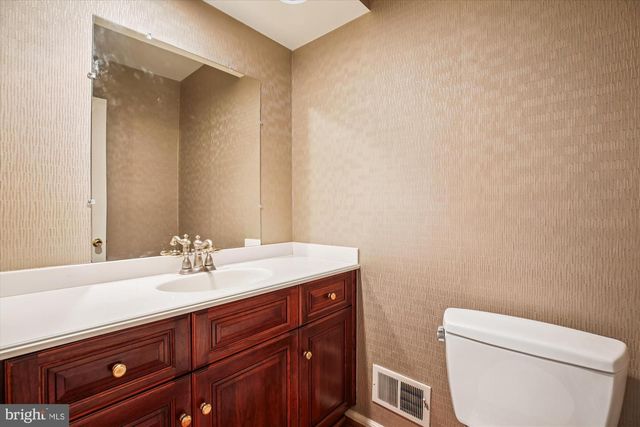 8112 BUCKSPARK LN E, Potomac, MD 20854