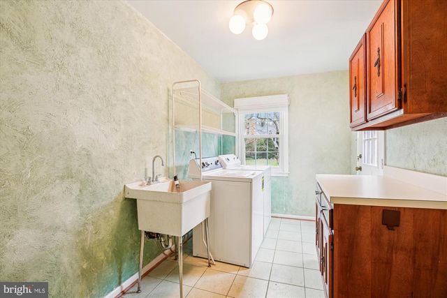 8112 BUCKSPARK LN E, Potomac, MD 20854