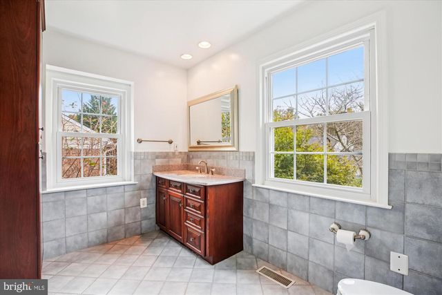 8112 BUCKSPARK LN E, Potomac, MD 20854