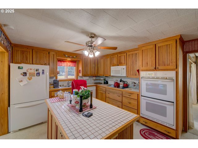 35539 LITTLE WALLUSKI Ln, Astoria, OR 97103