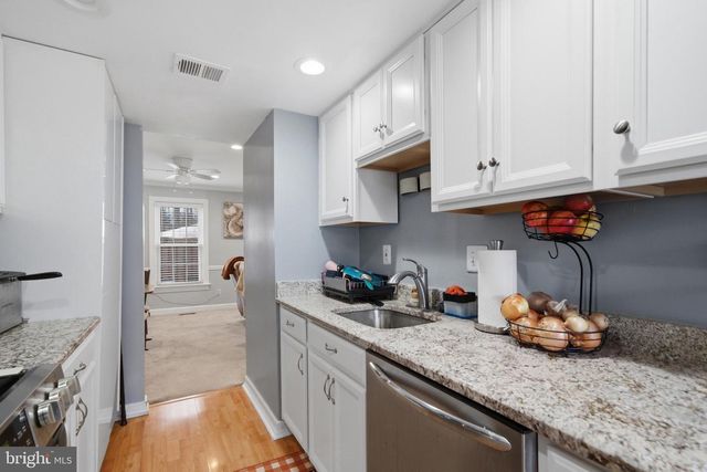 10025 MAPLE LEAF DR, Gaithersburg, MD 20886