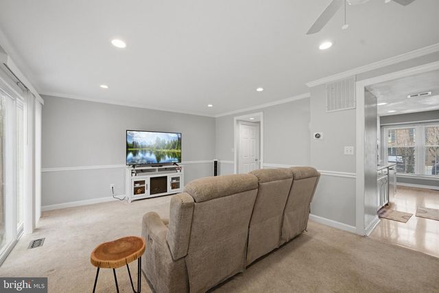 10025 MAPLE LEAF DR, Gaithersburg, MD 20886