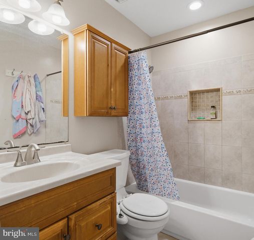 10025 MAPLE LEAF DR, Gaithersburg, MD 20886