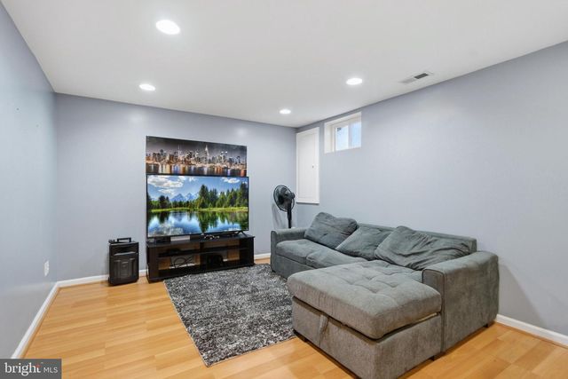 10025 MAPLE LEAF DR, Gaithersburg, MD 20886