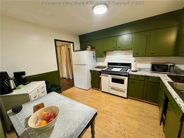 3028 Frame Road, Elkview, WV 25071