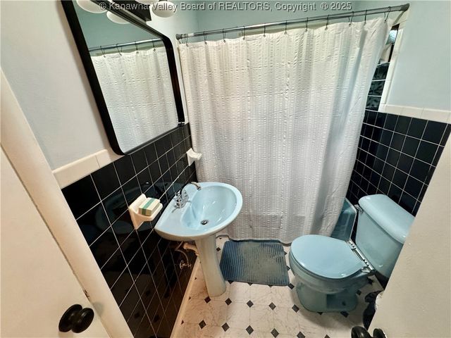 3028 Frame Road, Elkview, WV 25071