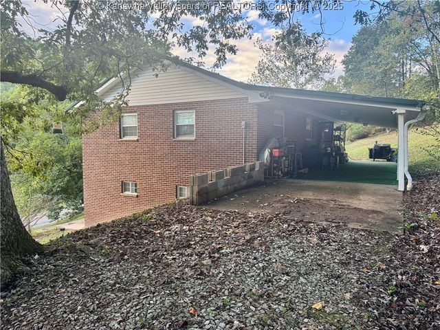 3028 Frame Road, Elkview, WV 25071