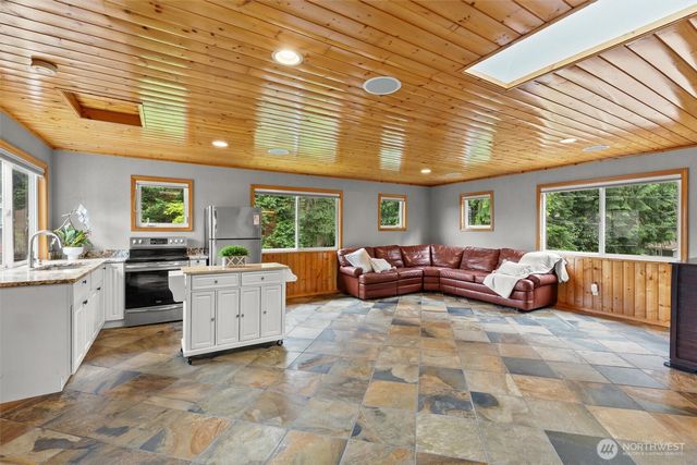 5627 W Flowing Lake Road, Snohomish, WA 98290