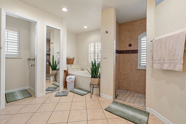 1360 Lake Josephine Drive, Out Of Area, FL 33875