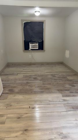 64 Neyland Street, Houston, TX 77022