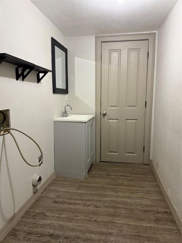 64 Neyland Street, Houston, TX 77022