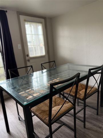 64 Neyland Street, Houston, TX 77022