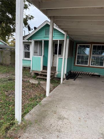 64 Neyland Street, Houston, TX 77022