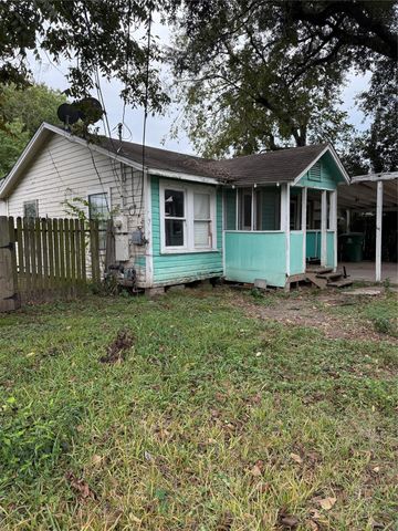 64 Neyland Street, Houston, TX 77022