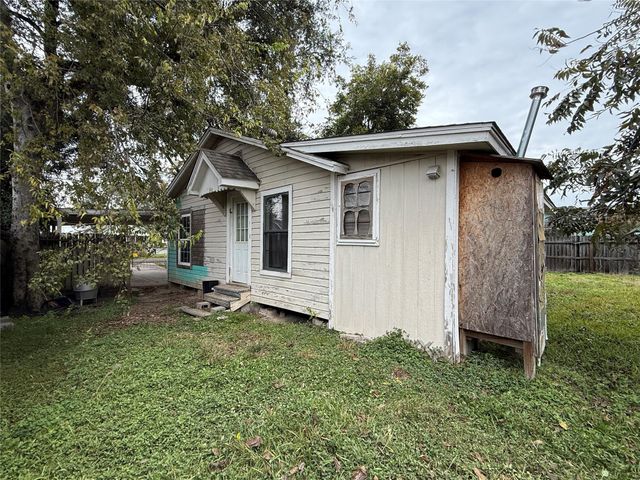 64 Neyland Street, Houston, TX 77022