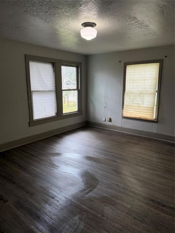 64 Neyland Street, Houston, TX 77022