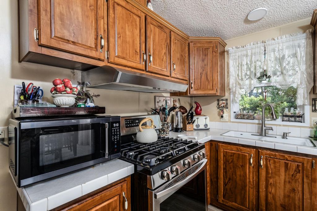 Image 16 of property listing at 8701 Highway 41 # 44, Fresno, CA 93720