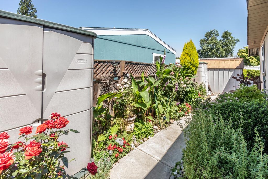 Image 40 of property listing at 8701 Highway 41 # 44, Fresno, CA 93720