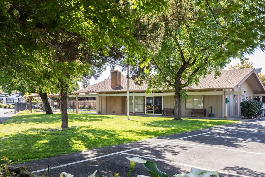 Image 51 of property listing at 8701 Highway 41 # 44, Fresno, CA 93720
