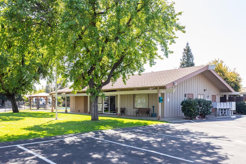 Image 52 of property listing at 8701 Highway 41 # 44, Fresno, CA 93720