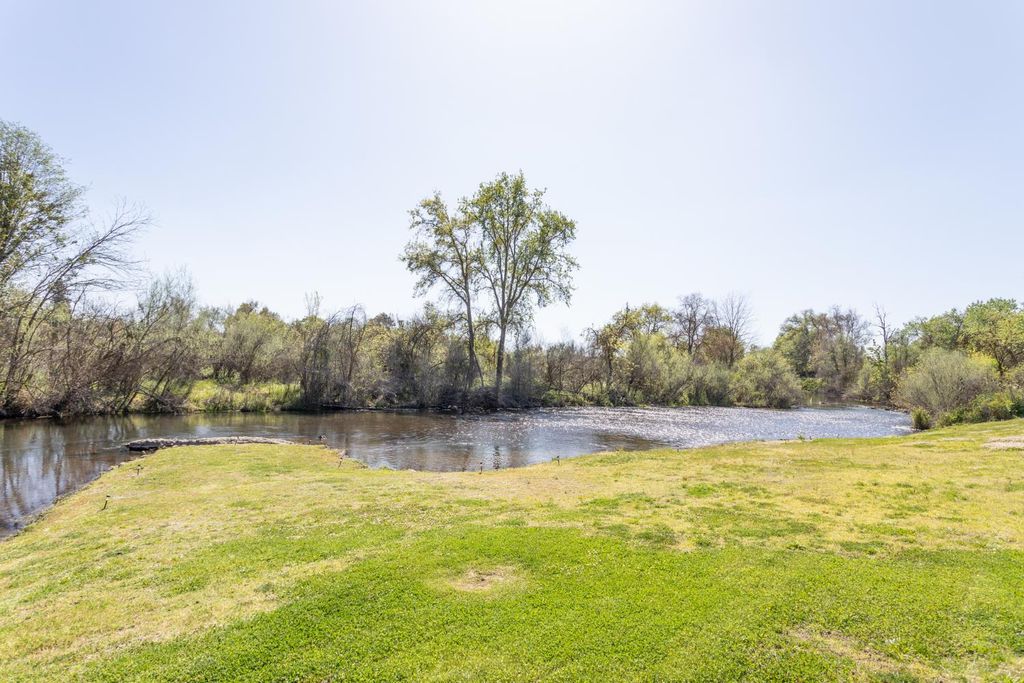 Image 73 of property listing at 8701 Highway 41 # 44, Fresno, CA 93720