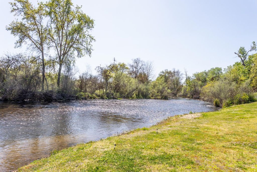 Image 74 of property listing at 8701 Highway 41 # 44, Fresno, CA 93720