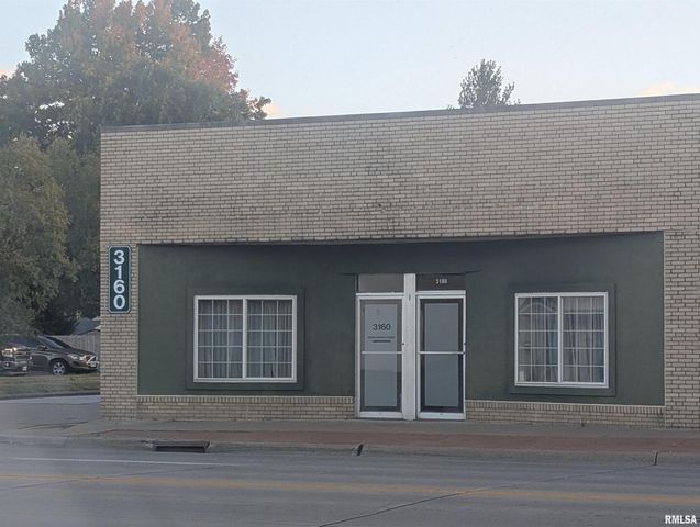 3160 AVENUE OF THE CITIES Avenue, Moline, IL 61265