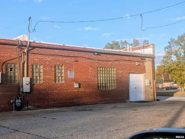 3160 AVENUE OF THE CITIES Avenue, Moline, IL 61265