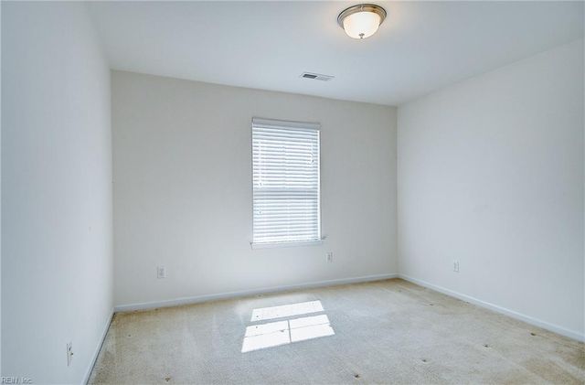 1121 Kinderly LN, Chesapeake, VA 23320