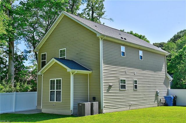 1121 Kinderly LN, Chesapeake, VA 23320