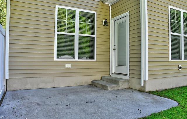 1121 Kinderly LN, Chesapeake, VA 23320