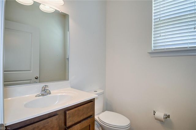 1121 Kinderly LN, Chesapeake, VA 23320