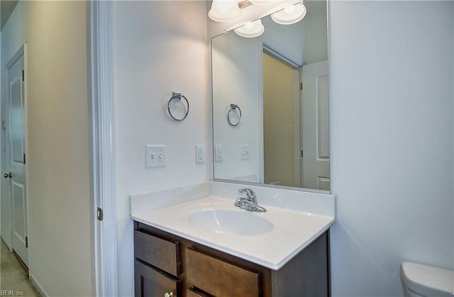 1121 Kinderly LN, Chesapeake, VA 23320