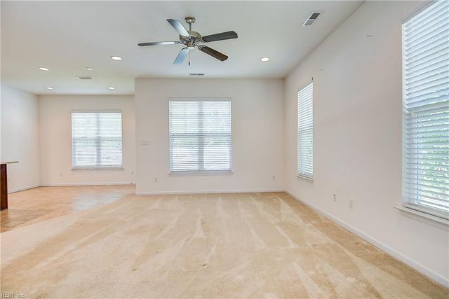 1121 Kinderly LN, Chesapeake, VA 23320