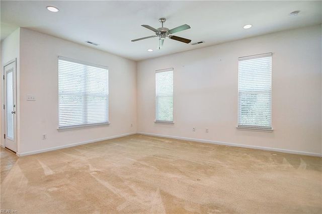 1121 Kinderly LN, Chesapeake, VA 23320