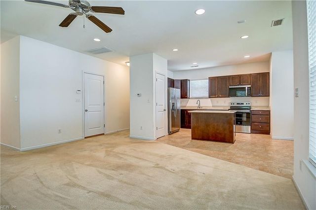 1121 Kinderly LN, Chesapeake, VA 23320