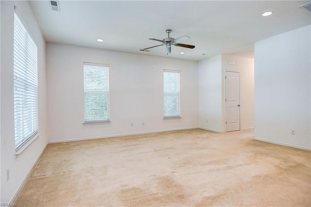 1121 Kinderly LN, Chesapeake, VA 23320