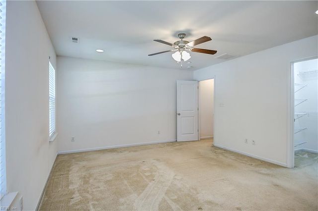 1121 Kinderly LN, Chesapeake, VA 23320