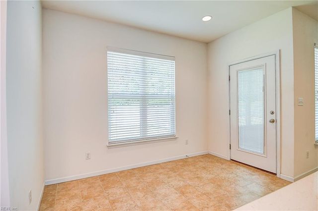 1121 Kinderly LN, Chesapeake, VA 23320