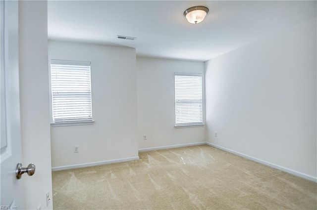 1121 Kinderly LN, Chesapeake, VA 23320