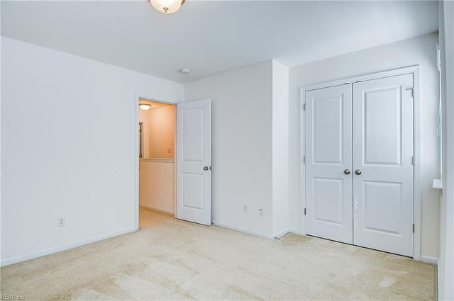 1121 Kinderly LN, Chesapeake, VA 23320