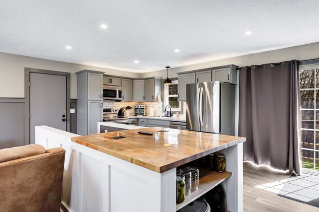 18316 Everglade Drive NE, Wyoming, MN 55092