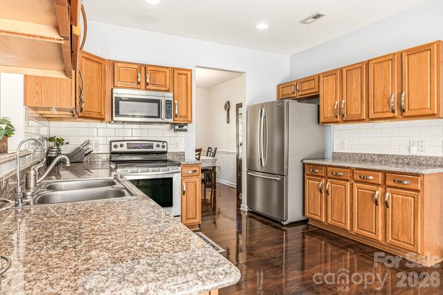 4816 Delprado Circle, Charlotte, NC 28216