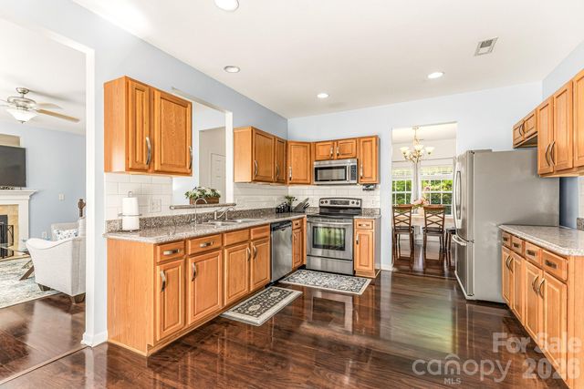 4816 Delprado Circle, Charlotte, NC 28216